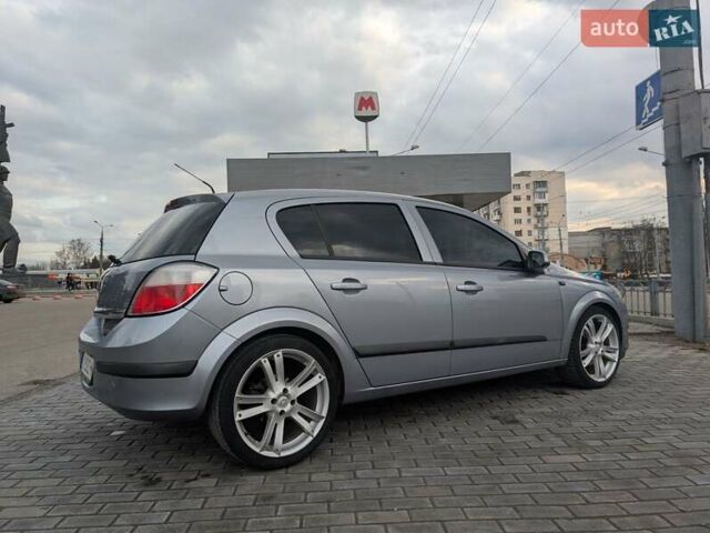 Серый Опель Астра, объемом двигателя 1.6 л и пробегом 290 тыс. км за 4999 $, фото 3 на Automoto.ua