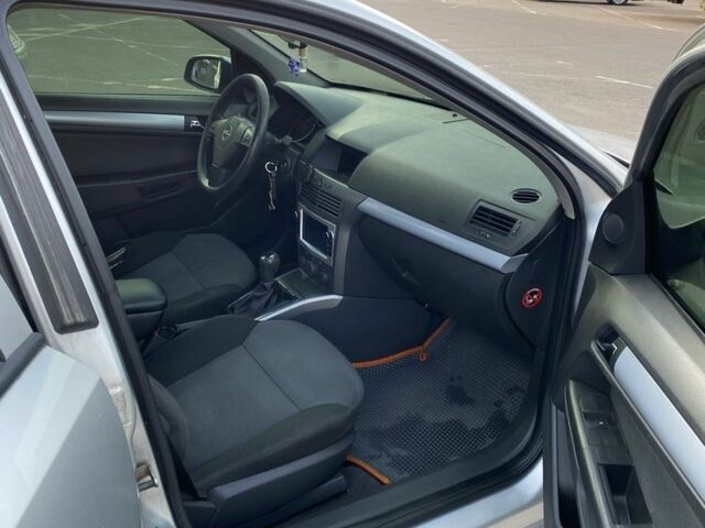 Серый Опель Астра, объемом двигателя 1.6 л и пробегом 291 тыс. км за 3700 $, фото 1 на Automoto.ua