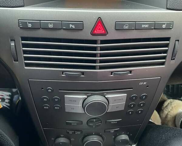 Серый Опель Астра, объемом двигателя 1.6 л и пробегом 210 тыс. км за 5200 $, фото 12 на Automoto.ua