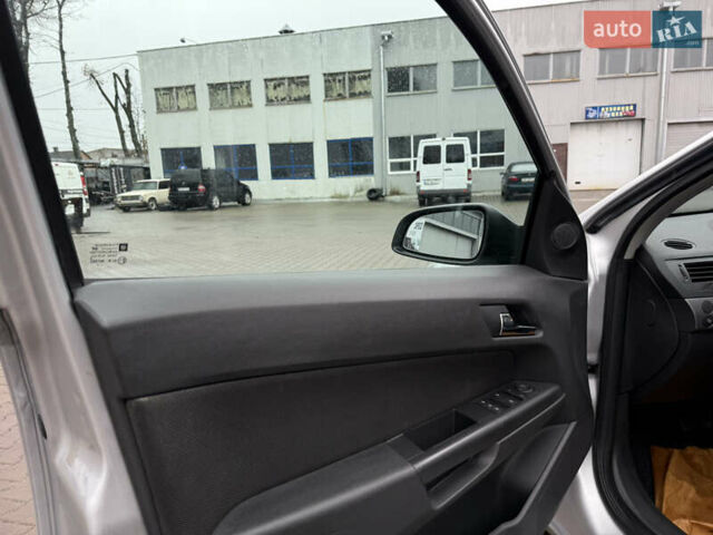 Серый Опель Астра, объемом двигателя 1.6 л и пробегом 168 тыс. км за 5100 $, фото 21 на Automoto.ua