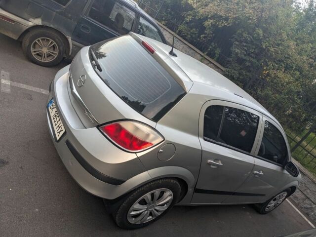 Серый Опель Астра, объемом двигателя 1.6 л и пробегом 203 тыс. км за 3300 $, фото 1 на Automoto.ua