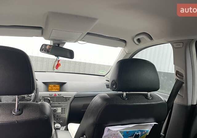 Сірий Опель Астра, об'ємом двигуна 1.6 л та пробігом 280 тис. км за 4300 $, фото 2 на Automoto.ua