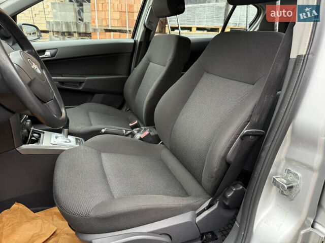 Серый Опель Астра, объемом двигателя 1.6 л и пробегом 168 тыс. км за 5100 $, фото 26 на Automoto.ua