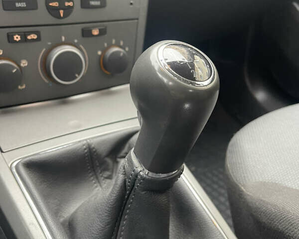 Сірий Опель Астра, об'ємом двигуна 1.36 л та пробігом 271 тис. км за 3870 $, фото 69 на Automoto.ua