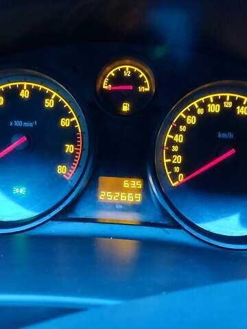 Серый Опель Астра, объемом двигателя 1.6 л и пробегом 252 тыс. км за 3500 $, фото 9 на Automoto.ua