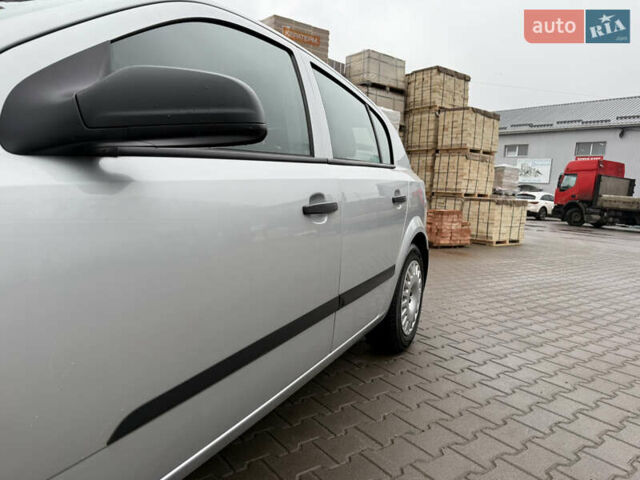 Серый Опель Астра, объемом двигателя 1.6 л и пробегом 168 тыс. км за 5100 $, фото 10 на Automoto.ua