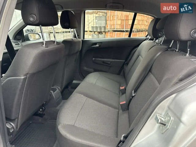 Серый Опель Астра, объемом двигателя 1.6 л и пробегом 168 тыс. км за 5100 $, фото 36 на Automoto.ua