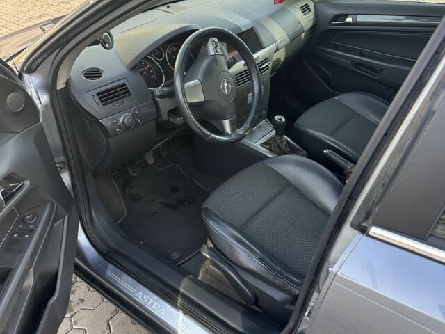 Серый Опель Астра, объемом двигателя 1.6 л и пробегом 238 тыс. км за 4200 $, фото 11 на Automoto.ua