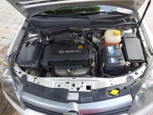 Серый Опель Астра, объемом двигателя 1.6 л и пробегом 210 тыс. км за 5000 $, фото 8 на Automoto.ua