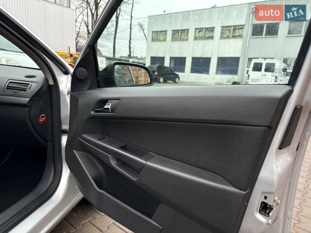 Серый Опель Астра, объемом двигателя 1.6 л и пробегом 168 тыс. км за 5100 $, фото 45 на Automoto.ua