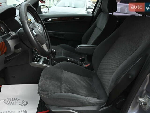 Серый Опель Астра, объемом двигателя 1.6 л и пробегом 188 тыс. км за 4500 $, фото 12 на Automoto.ua