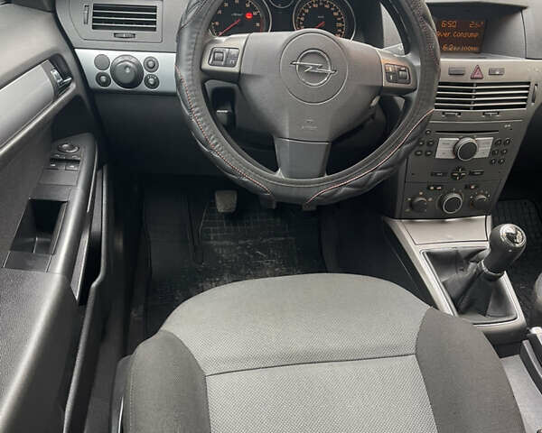 Сірий Опель Астра, об'ємом двигуна 1.36 л та пробігом 271 тис. км за 3870 $, фото 60 на Automoto.ua