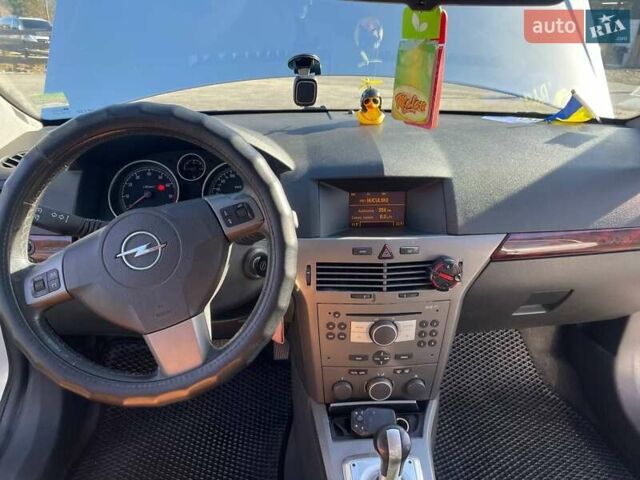 Серый Опель Астра, объемом двигателя 1.6 л и пробегом 279 тыс. км за 4550 $, фото 23 на Automoto.ua