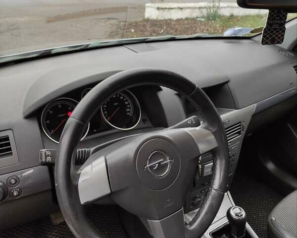 Серый Опель Астра, объемом двигателя 1.9 л и пробегом 353 тыс. км за 5850 $, фото 13 на Automoto.ua
