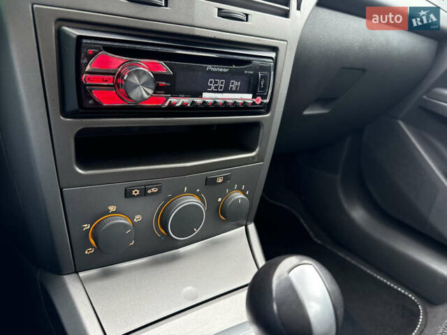 Серый Опель Астра, объемом двигателя 1.6 л и пробегом 169 тыс. км за 4850 $, фото 28 на Automoto.ua