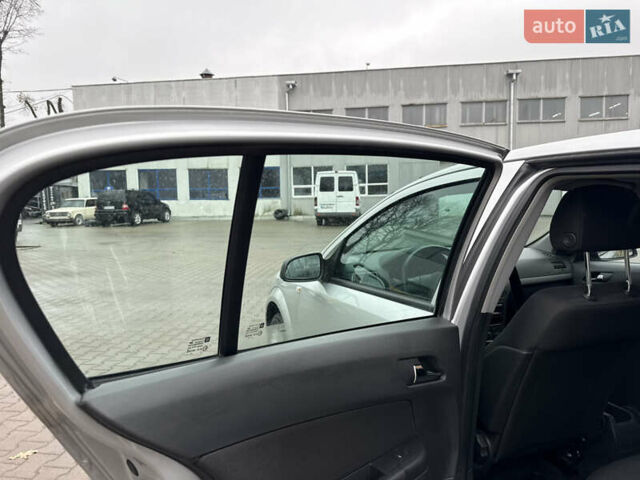 Серый Опель Астра, объемом двигателя 1.6 л и пробегом 168 тыс. км за 5100 $, фото 33 на Automoto.ua