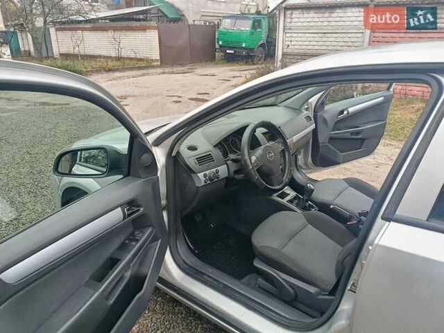 Серый Опель Астра, объемом двигателя 1.6 л и пробегом 251 тыс. км за 4000 $, фото 7 на Automoto.ua