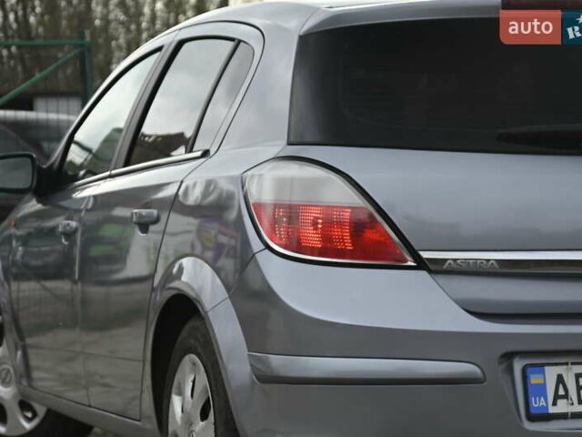 Серый Опель Астра, объемом двигателя 1.6 л и пробегом 188 тыс. км за 4500 $, фото 7 на Automoto.ua