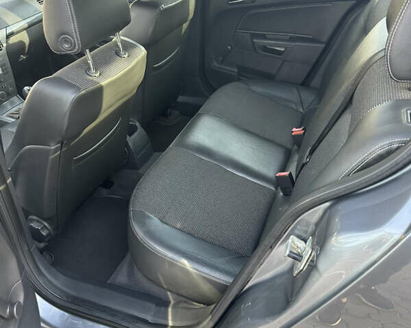 Серый Опель Астра, объемом двигателя 1.6 л и пробегом 238 тыс. км за 4200 $, фото 1 на Automoto.ua