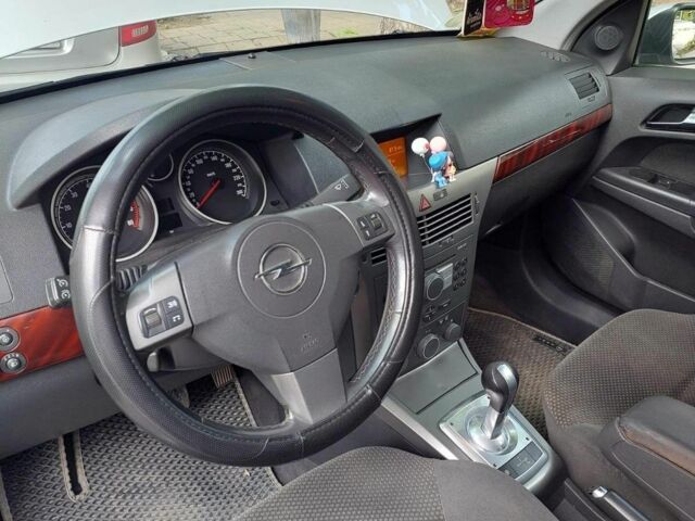 Серый Опель Астра, объемом двигателя 1.6 л и пробегом 210 тыс. км за 5000 $, фото 3 на Automoto.ua