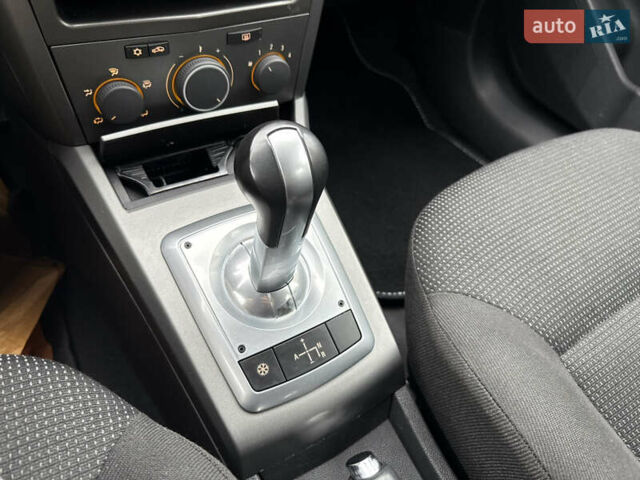 Серый Опель Астра, объемом двигателя 1.6 л и пробегом 168 тыс. км за 5100 $, фото 31 на Automoto.ua