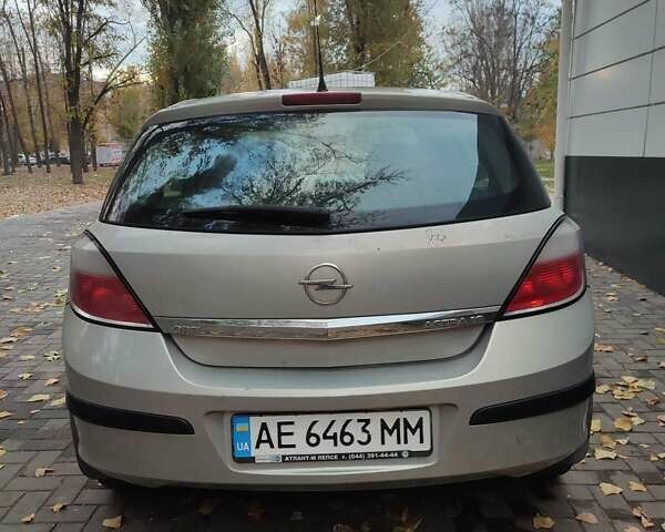 Серый Опель Астра, объемом двигателя 1.6 л и пробегом 252 тыс. км за 3500 $, фото 6 на Automoto.ua