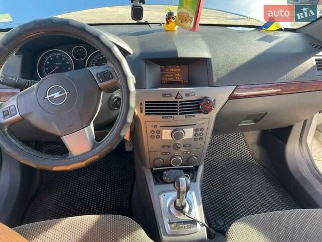 Серый Опель Астра, объемом двигателя 1.6 л и пробегом 279 тыс. км за 4550 $, фото 17 на Automoto.ua