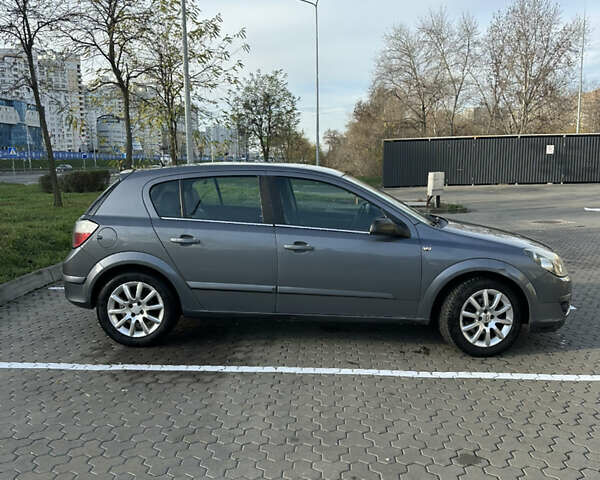 Серый Опель Астра, объемом двигателя 1.6 л и пробегом 238 тыс. км за 4200 $, фото 7 на Automoto.ua