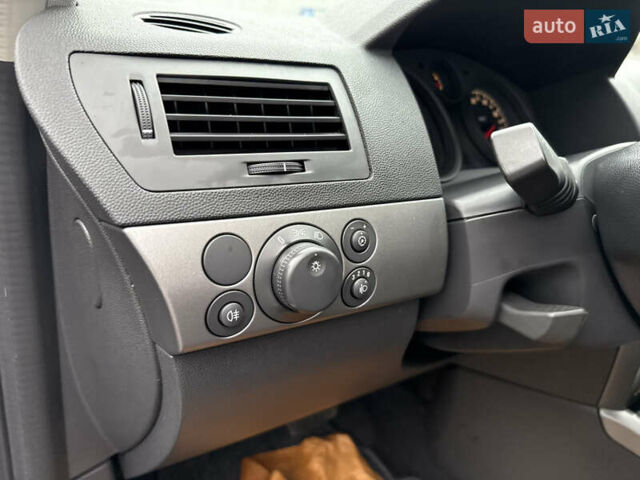 Серый Опель Астра, объемом двигателя 1.6 л и пробегом 168 тыс. км за 5100 $, фото 28 на Automoto.ua