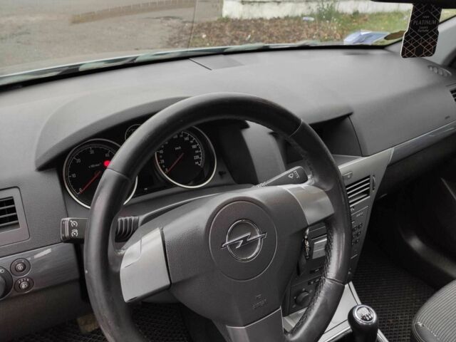 Серый Опель Астра, объемом двигателя 1.9 л и пробегом 353 тыс. км за 5850 $, фото 12 на Automoto.ua