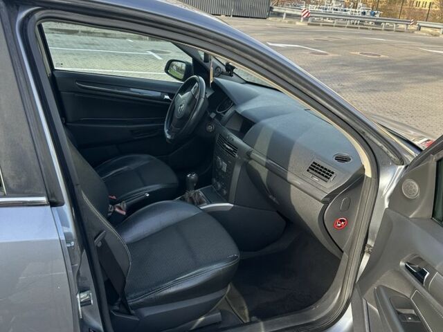 Серый Опель Астра, объемом двигателя 1.6 л и пробегом 238 тыс. км за 4200 $, фото 12 на Automoto.ua