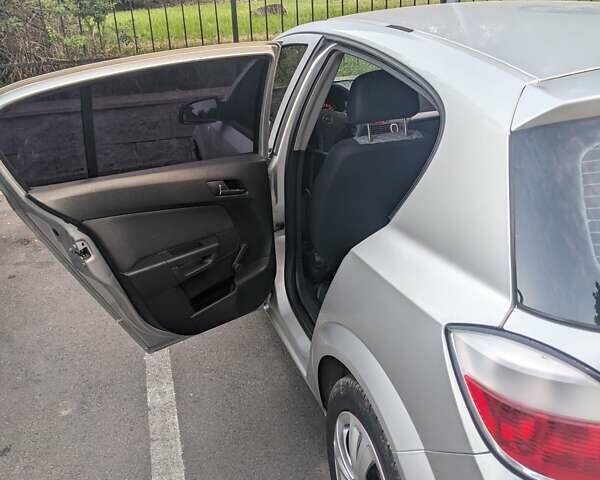 Серый Опель Астра, объемом двигателя 1.6 л и пробегом 200 тыс. км за 3900 $, фото 3 на Automoto.ua