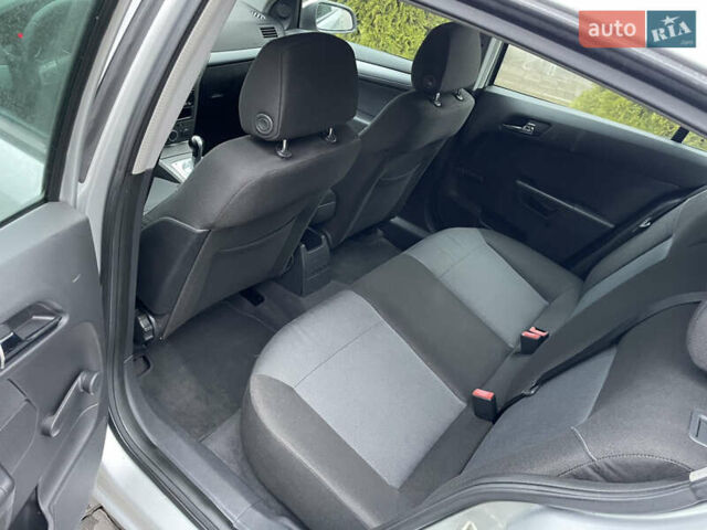 Серый Опель Астра, объемом двигателя 1.6 л и пробегом 214 тыс. км за 5650 $, фото 21 на Automoto.ua