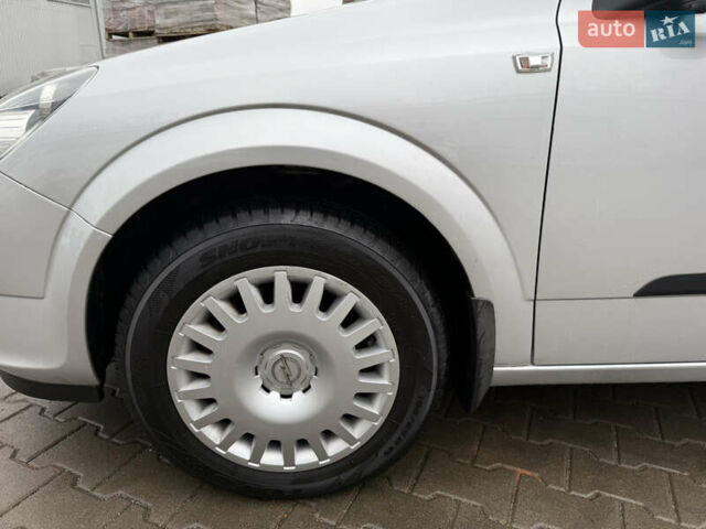 Серый Опель Астра, объемом двигателя 1.6 л и пробегом 168 тыс. км за 5100 $, фото 9 на Automoto.ua