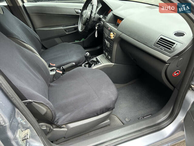 Серый Опель Астра, объемом двигателя 1.6 л и пробегом 190 тыс. км за 4100 $, фото 14 на Automoto.ua