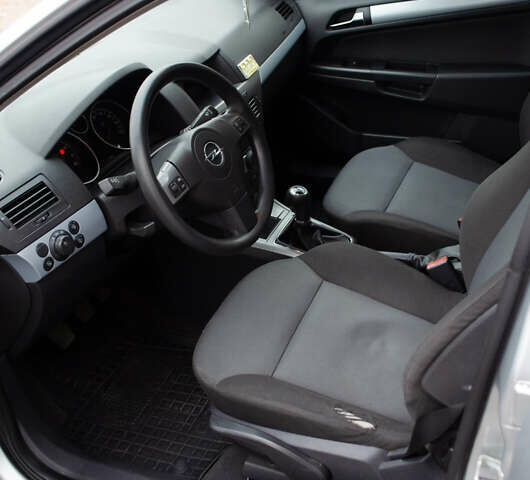 Опель Астра 2004 в Смеле на Automoto.ua Серый Опель Астра, объемом двигателя 1.6 л и пробегом 220 тыс. км за 4500 $, фото 13 на Automoto.ua