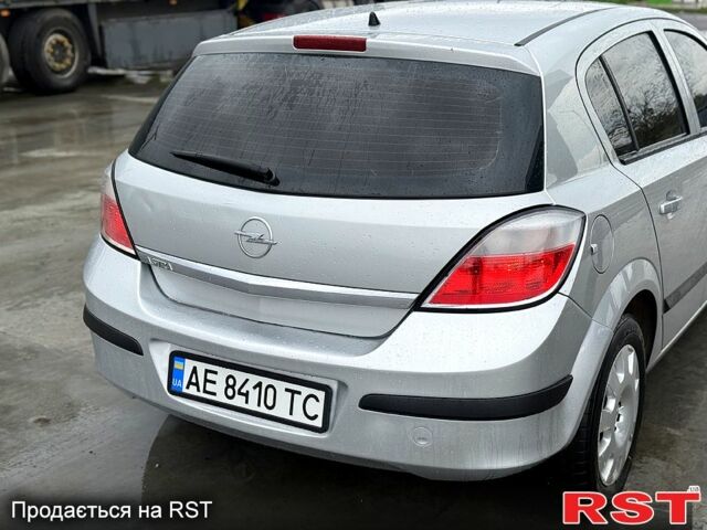 Опель Астра 2004 в Новом Буге на Automoto.ua Серый Опель Астра, объемом двигателя 1.4 л и пробегом 215 тыс. км за 3900 $, фото 4 на Automoto.ua