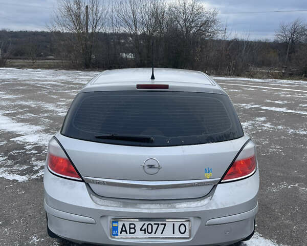 Серый Опель Астра, объемом двигателя 1.6 л и пробегом 315 тыс. км за 3800 $, фото 2 на Automoto.ua