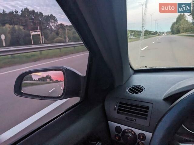 Серый Опель Астра, объемом двигателя 1.6 л и пробегом 200 тыс. км за 3900 $, фото 2 на Automoto.ua