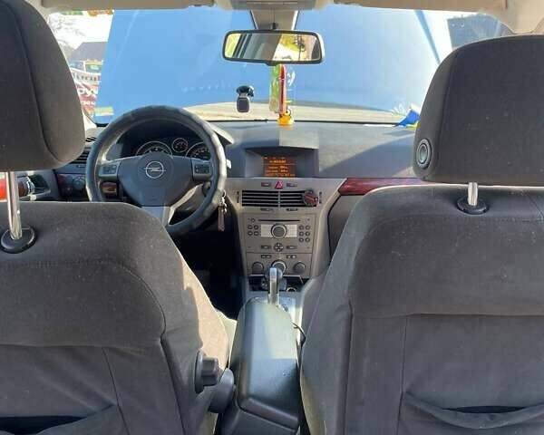 Серый Опель Астра, объемом двигателя 1.6 л и пробегом 279 тыс. км за 4550 $, фото 12 на Automoto.ua