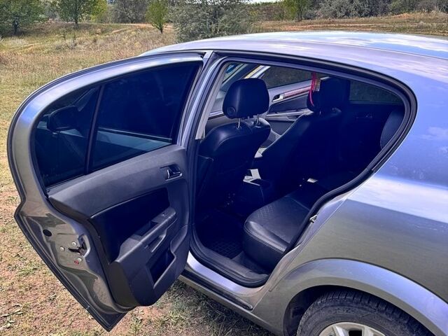 Серый Опель Астра, объемом двигателя 1.6 л и пробегом 0 тыс. км за 4500 $, фото 1 на Automoto.ua