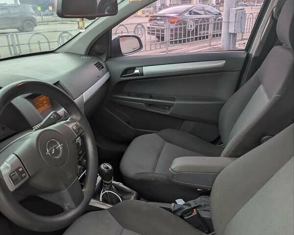 Серый Опель Астра, объемом двигателя 1.6 л и пробегом 290 тыс. км за 4999 $, фото 8 на Automoto.ua