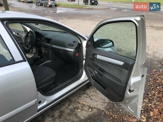 Опель Астра 2004 в Харькове на Automoto.ua Серый Опель Астра, объемом двигателя 1.6 л и пробегом 251 тыс. км за 5000 $, фото 12 на Automoto.ua