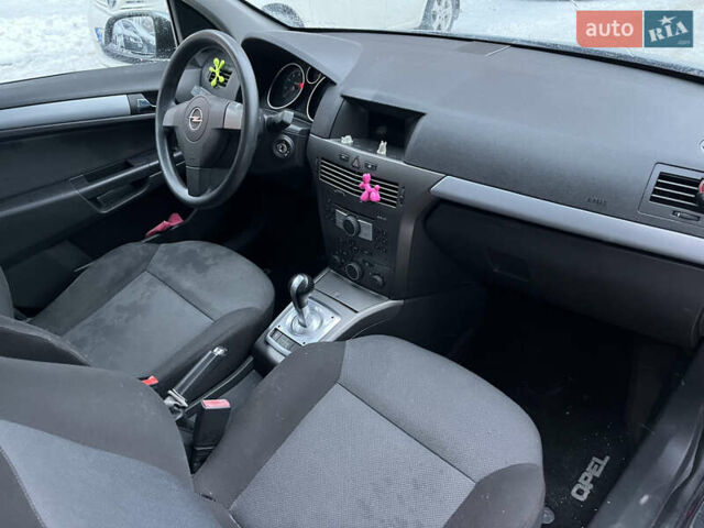 Серый Опель Астра, объемом двигателя 1.6 л и пробегом 200 тыс. км за 3500 $, фото 9 на Automoto.ua