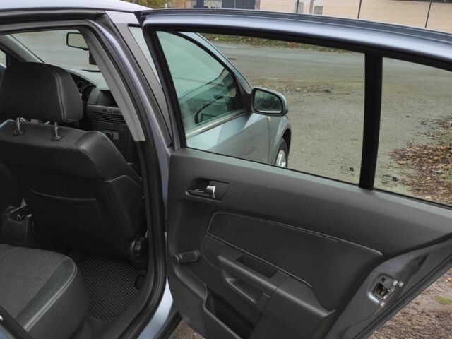 Серый Опель Астра, объемом двигателя 1.9 л и пробегом 353 тыс. км за 5850 $, фото 15 на Automoto.ua