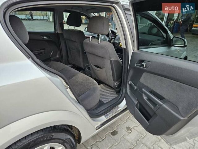 Серый Опель Астра, объемом двигателя 1.6 л и пробегом 194 тыс. км за 5200 $, фото 15 на Automoto.ua