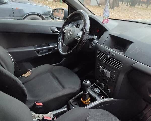 Серый Опель Астра, объемом двигателя 1.6 л и пробегом 252 тыс. км за 3500 $, фото 5 на Automoto.ua