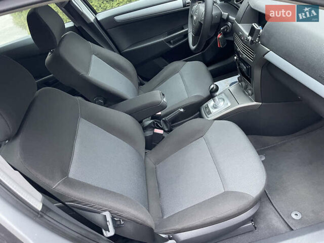 Серый Опель Астра, объемом двигателя 1.6 л и пробегом 214 тыс. км за 5650 $, фото 16 на Automoto.ua