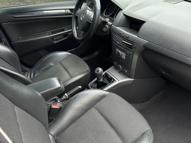 Серый Опель Астра, объемом двигателя 1.6 л и пробегом 280 тыс. км за 4100 $, фото 8 на Automoto.ua