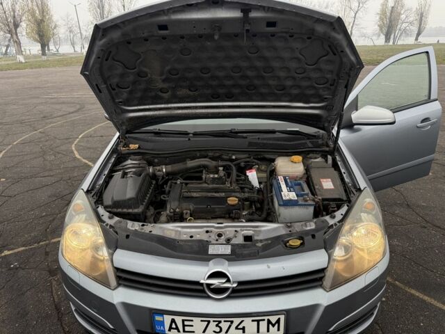 Серый Опель Астра, объемом двигателя 1.4 л и пробегом 270 тыс. км за 5000 $, фото 7 на Automoto.ua